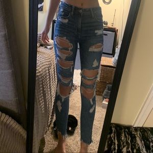 AMERICAN EAGLE DISTRESSED SKINNY JEANS